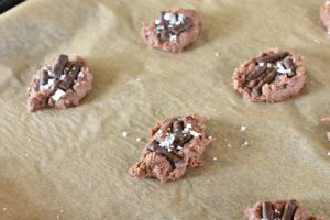 Chokolade cookies med havsalt - nem opskrift