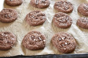 Chokolade cookies med havsalt - nem opskrift