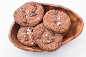 Chokolade cookies med havsalt - nem opskrift