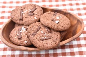 Chokolade cookies med havsalt - nem opskrift