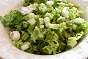 Salat med agurk og tomat - nem opskrift på grøn salat