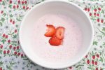 Jordbær koldskål med skyr og kærnemælk