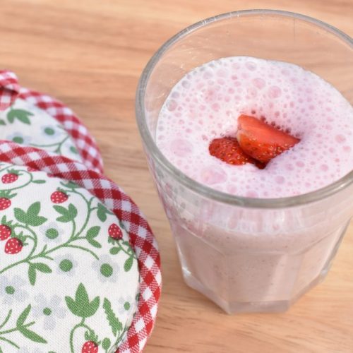Smoothie med skyr og bær - nem opskrift