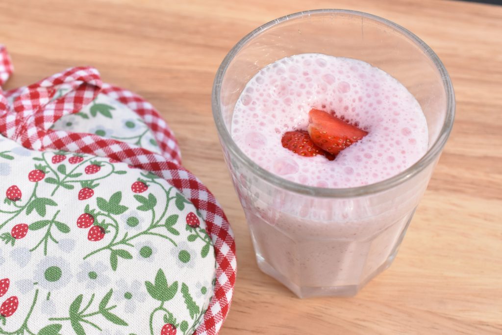 Smoothie med skyr og bær - nem opskrift