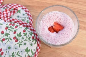 Smoothie med skyr og bær - nem opskrift