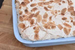 Rabarberdrøm med marengs - skøn kage med rabarber