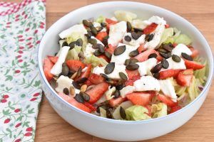 DSC_0027 • nogetiovnen.dk Jordbærsalat med mozzarella - nem salat med jordbær
