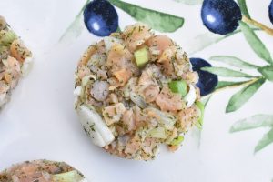 Laksetatar - nem opskrift på tatar med røget laks