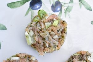 Laksetatar - nem opskrift på tatar med røget laks