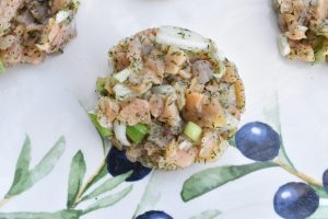 Laksetatar - nem opskrift på tatar med røget laks