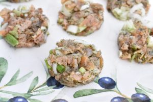 Laksetatar - nem opskrift på tatar med røget laks