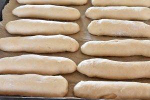 Pølsebrød - opskrift på bløde hotdogbrød