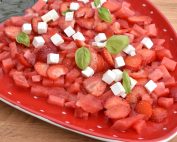 Salat med jordbær, melon og feta - vandmelonsalat