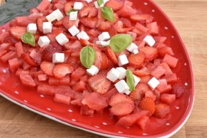 Salat med jordbær, melon og feta - vandmelonsalat
