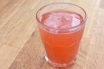 Jordbær rabarber saft - opskrift på rabarbersaft med jordbær