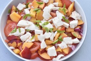 Nektarinsalat med tomater & mozzarella - tomatsalat med nektariner