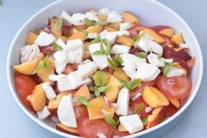Nektarinsalat med tomater & mozzarella - tomatsalat med nektariner