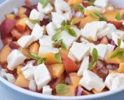 Nektarinsalat med tomater & mozzarella - tomatsalat med nektariner