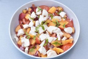 Nektarinsalat med tomater & mozzarella - tomatsalat med nektariner
