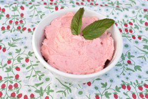 Jordbærsmørcreme til kager - nem opskrift