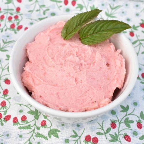 Jordbærsmørcreme til kager - nem opskrift