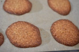 Havrecookies med jordbærsmørcreme
