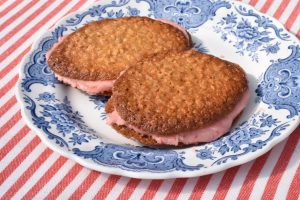 DSC_2388 • nogetiovnen.dk Havrecookies med jordbærsmørcreme