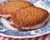 Havrecookies med jordbærsmørcreme