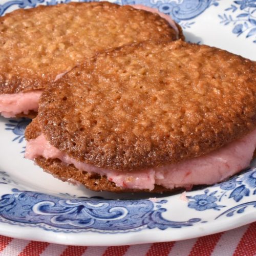 Havrecookies med jordbærsmørcreme