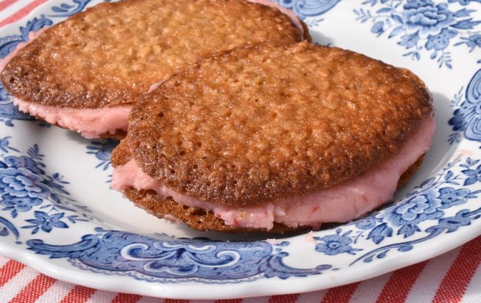 Havrecookies med jordbærsmørcreme