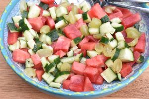 Vandmelon salat med agurk og vindruer - sommersalat