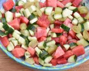 Vandmelon salat med agurk og vindruer - sommersalat