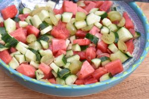 Vandmelon salat med agurk og vindruer - sommersalat