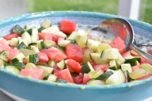 Vandmelon salat med agurk og vindruer - sommersalat