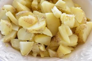 Kartoffelsalat med blomkål - opskrift