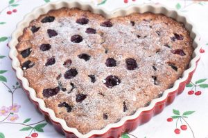 Kirsebærtærte - opskrift på tærte med kirsebær og kokos