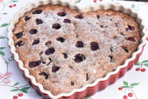 Kirsebærtærte - opskrift på tærte med kirsebær og kokos