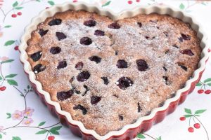 Kirsebærtærte - opskrift på tærte med kirsebær og kokos