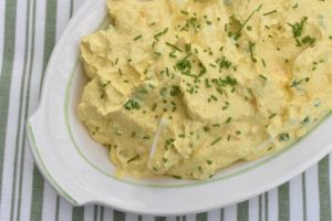 Æggesalat med hytteost - nem, sund og cremet