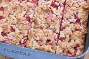 Jordbærsnitter - crumblesnitter med jordbær