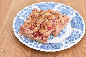 Jordbærsnitter - crumblesnitter med jordbær