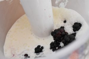 Brombær cheesecake i glas - nem opskrift