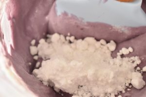 Brombær cheesecake i glas - nem opskrift