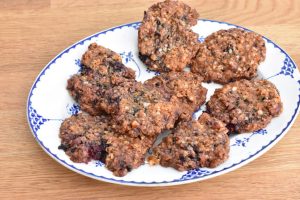 Cookies med brombær - sprøde brombærsmåkager