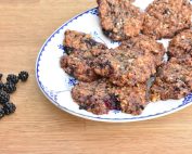 Cookies med brombær - sprøde brombærsmåkager