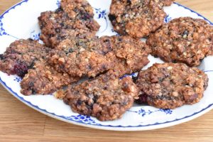 Cookies med brombær - sprøde brombærsmåkager