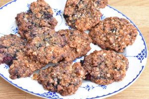 Cookies med brombær - sprøde brombærsmåkager