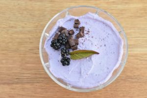 Brombær cheesecake i glas - nem opskrift
