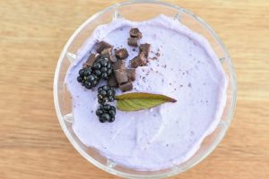 Brombær cheesecake i glas - nem opskrift