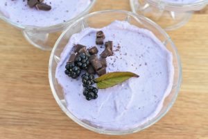 Brombær cheesecake i glas - nem opskrift